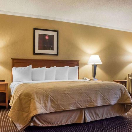 Clarion Hotel & Suites Riverfront Oswego Εξωτερικό φωτογραφία