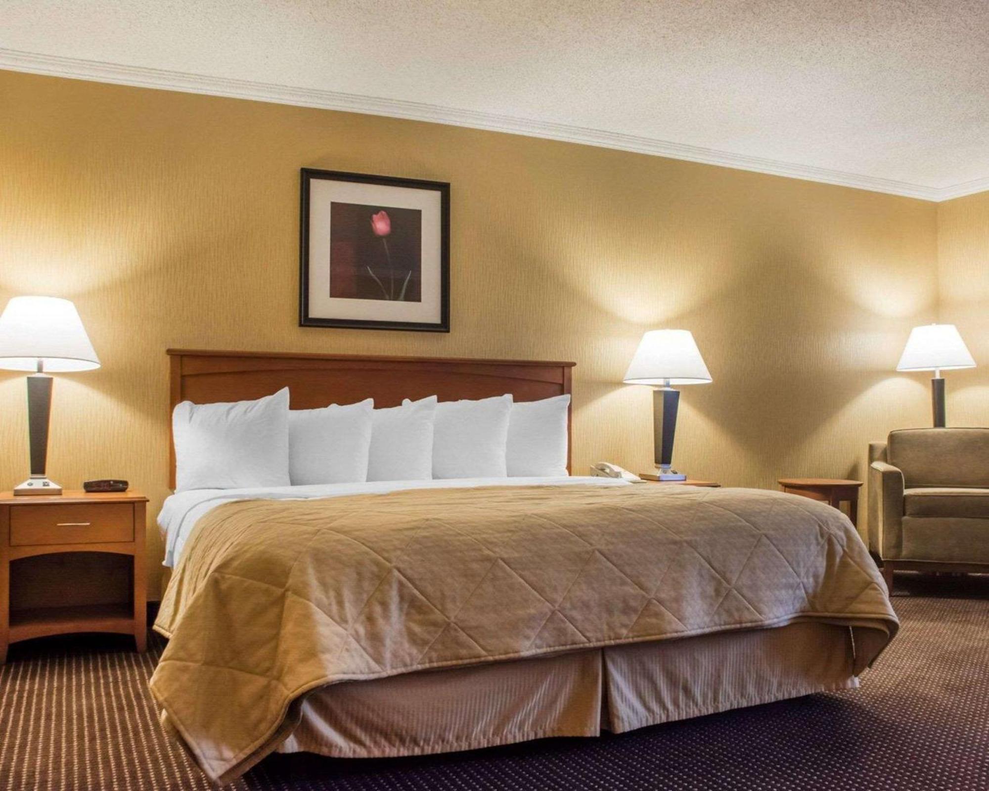 Clarion Hotel & Suites Riverfront Oswego Εξωτερικό φωτογραφία