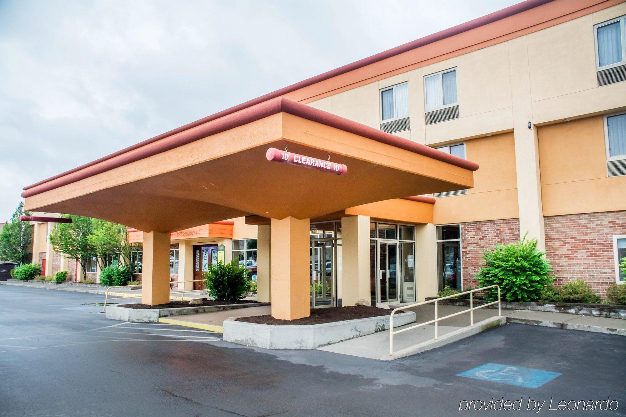 Clarion Hotel & Suites Riverfront Oswego Εξωτερικό φωτογραφία