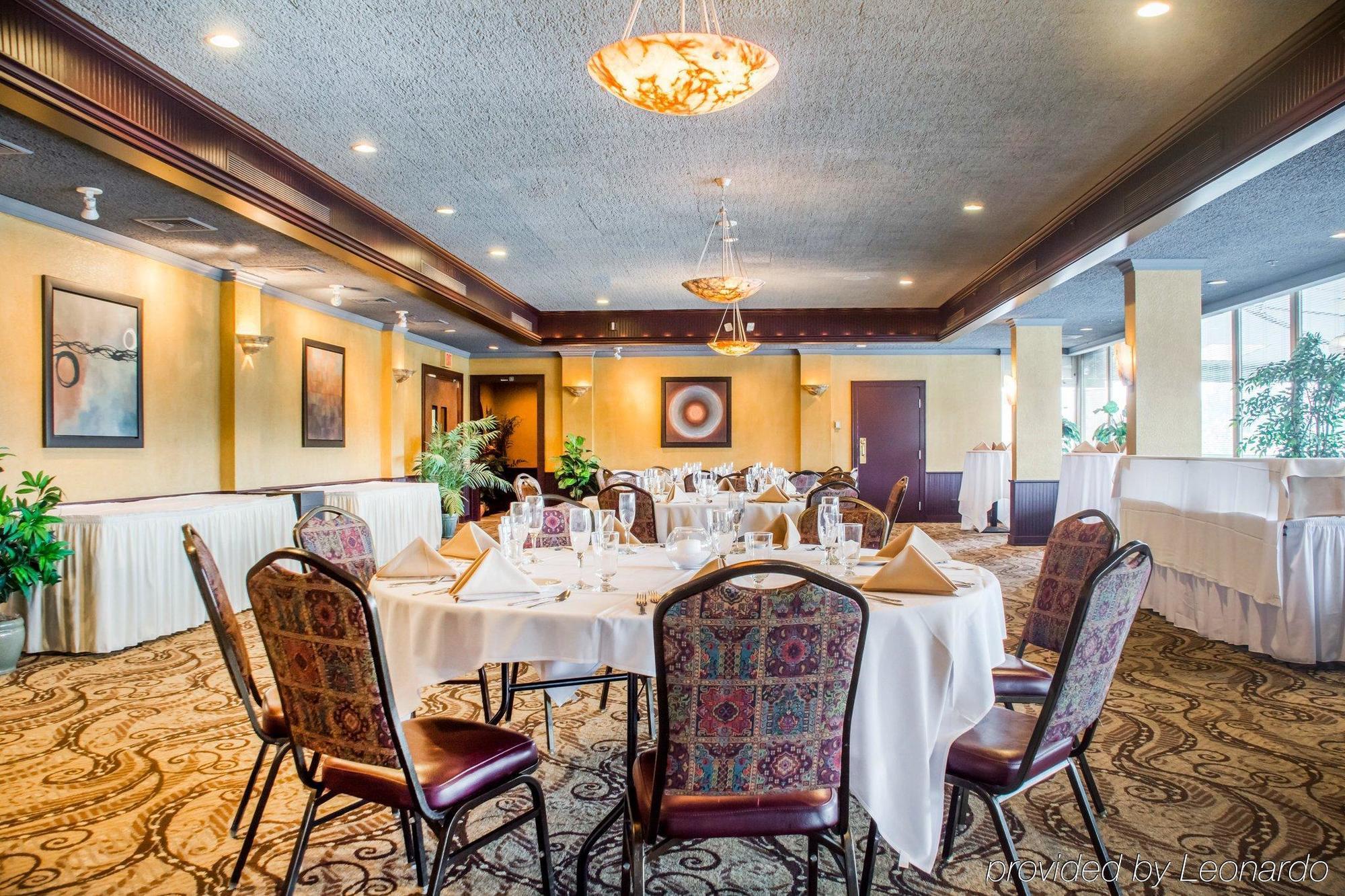 Clarion Hotel & Suites Riverfront Oswego Εξωτερικό φωτογραφία