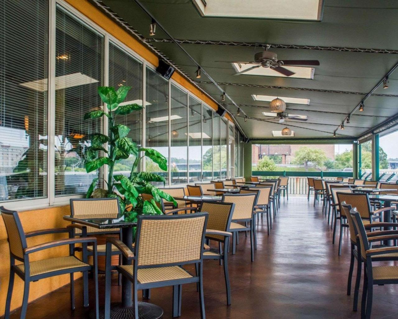 Clarion Hotel & Suites Riverfront Oswego Εξωτερικό φωτογραφία
