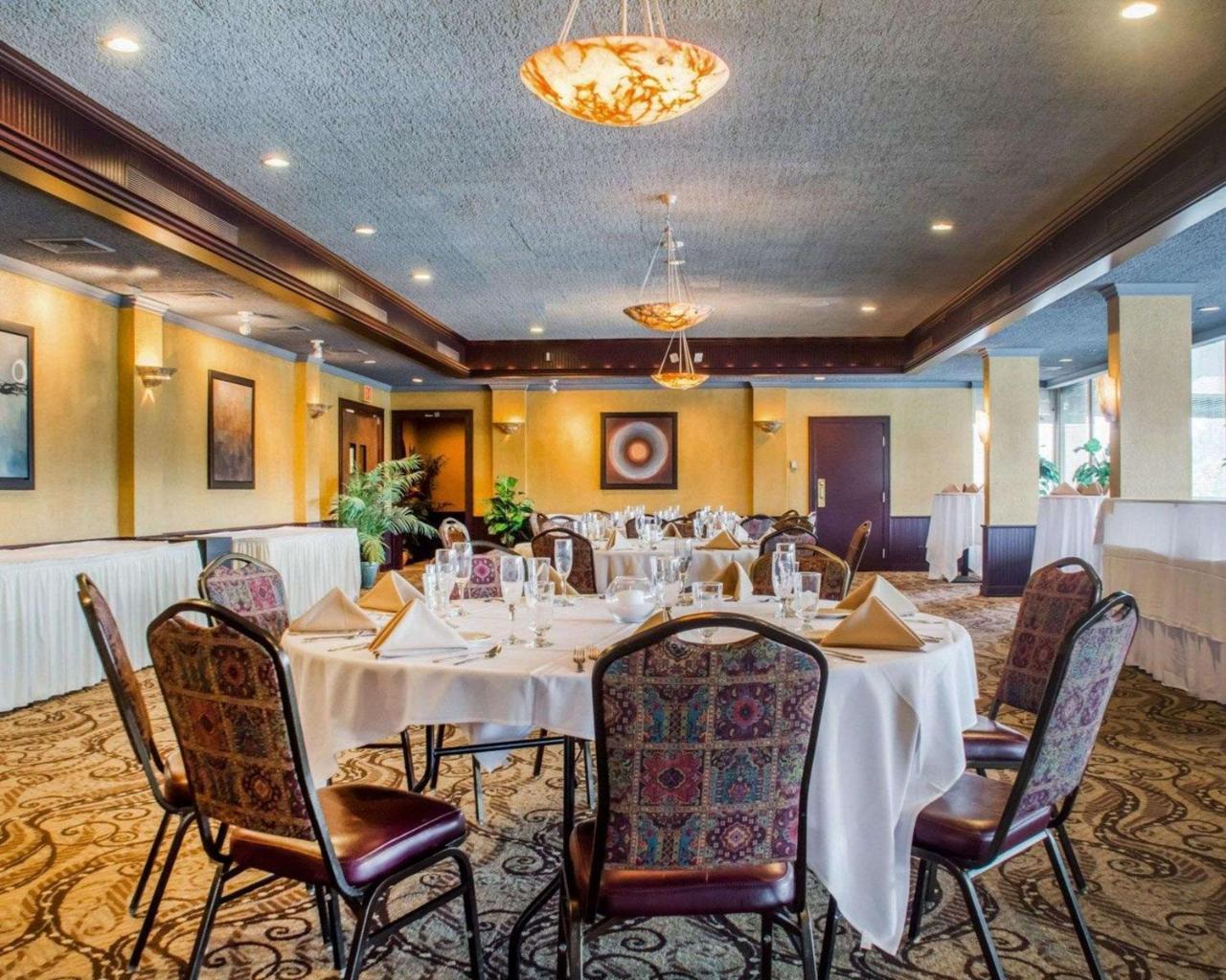 Clarion Hotel & Suites Riverfront Oswego Εξωτερικό φωτογραφία