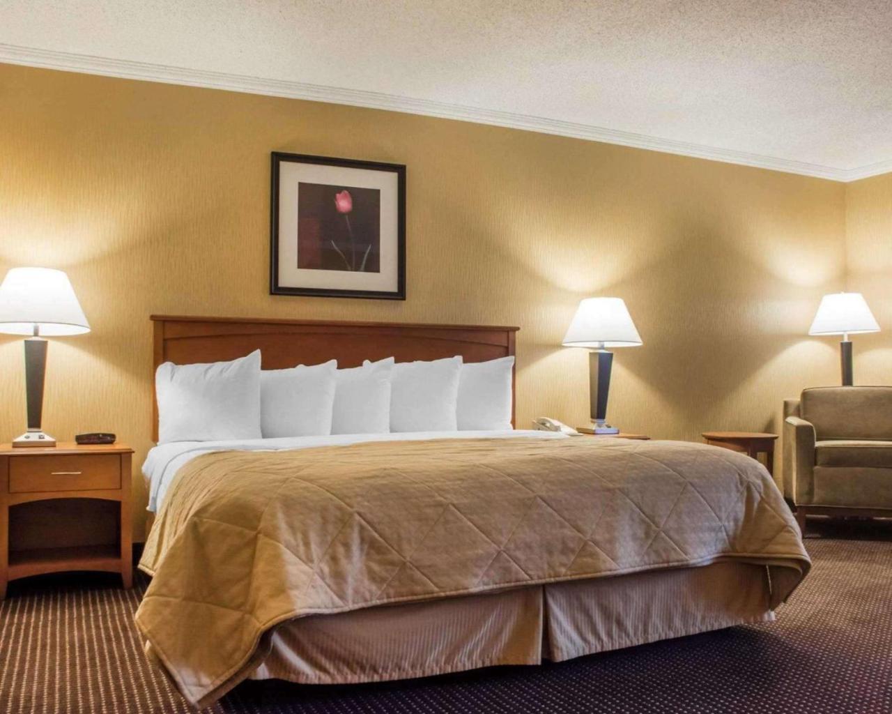 Clarion Hotel & Suites Riverfront Oswego Εξωτερικό φωτογραφία