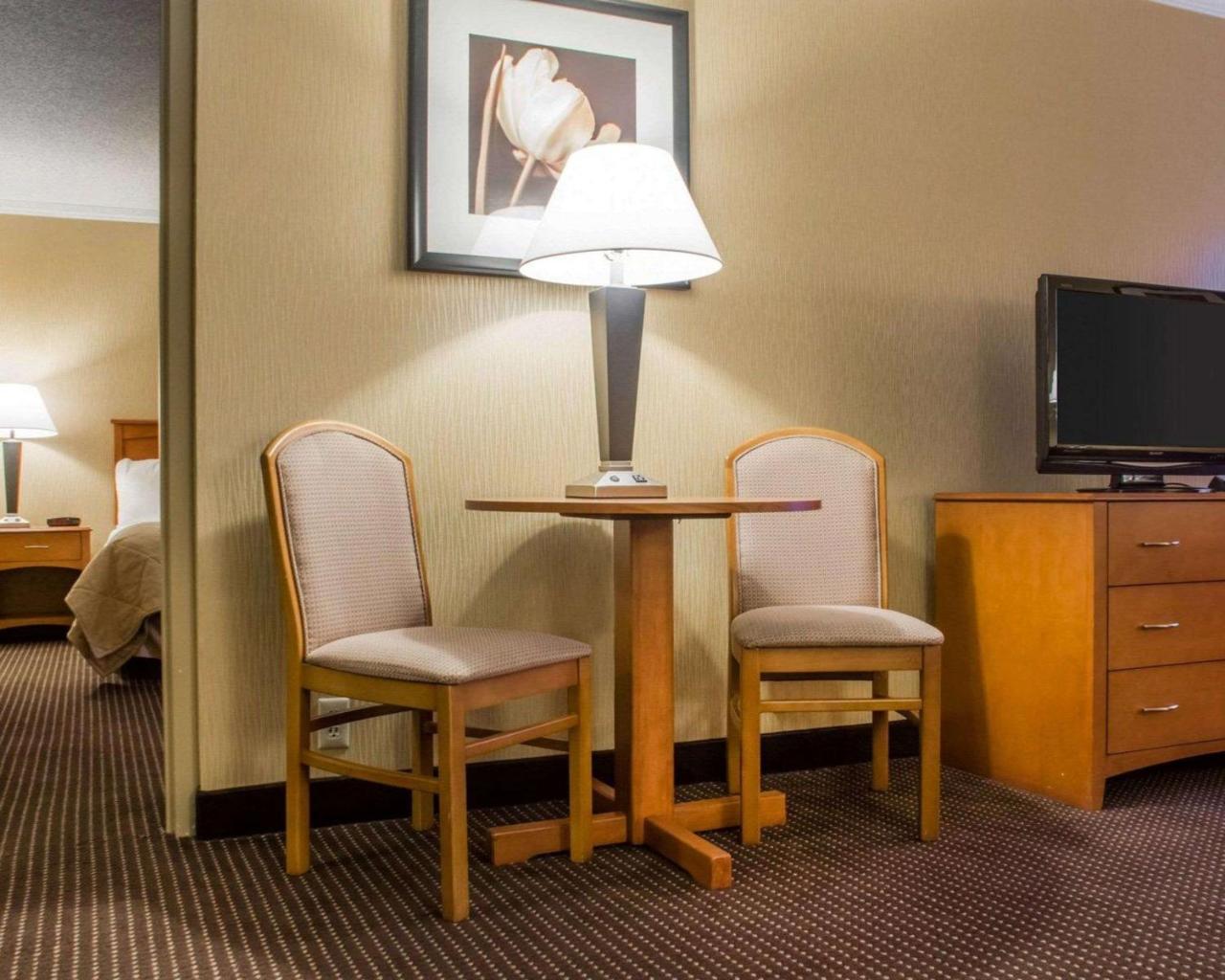 Clarion Hotel & Suites Riverfront Oswego Εξωτερικό φωτογραφία