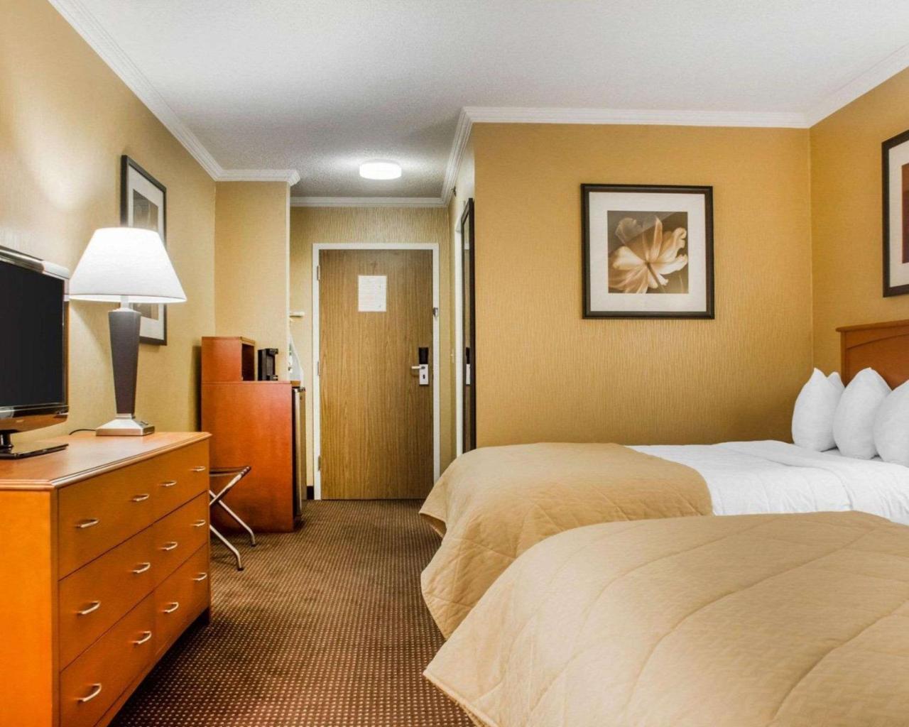 Clarion Hotel & Suites Riverfront Oswego Εξωτερικό φωτογραφία
